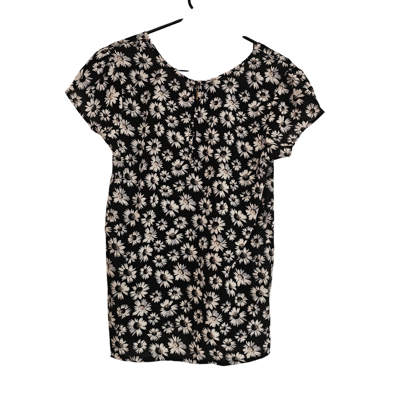 Jazzy Daisy Print Black Short Women's Size Medium Casual Short Sleeve Blouse